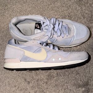 Nike Women's Light Gray and Cream Sneakers